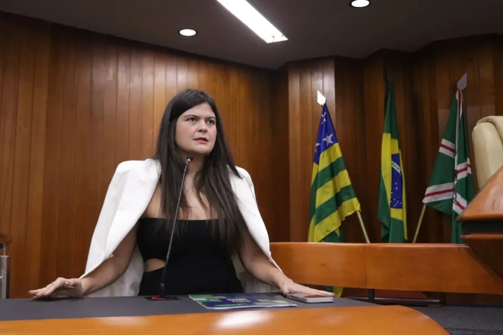 Vereadora ( Vereadora Aava Santiago)