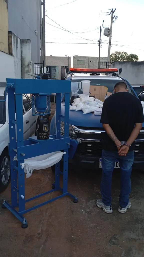 PM apreende R$ 1,2 milhão em cocaína e desarticula laboratório de drogas em Aparecida de Goiânia 2 drogas
