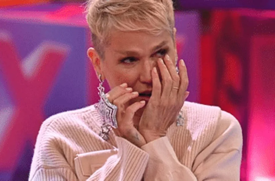 Xuxa sofre novo calote após vencer ação na justiça; entenda 3 Xuxa Chorando 1