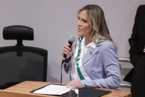 celina leao toma posse na cldf a 127