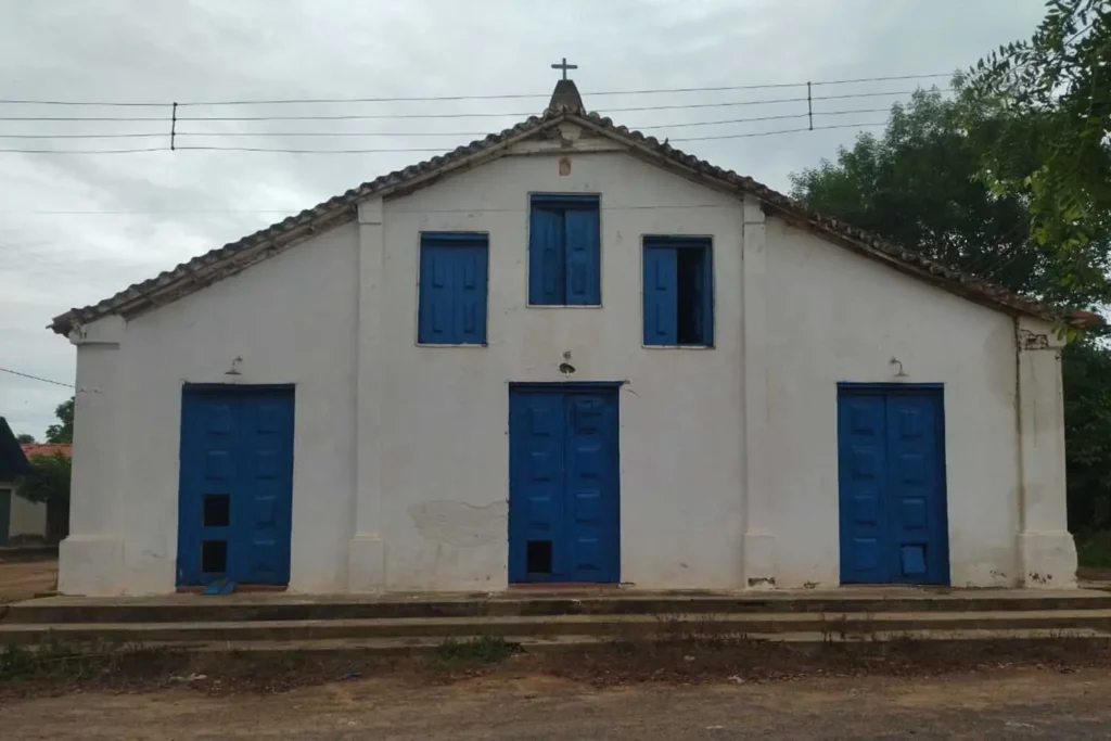 igreja flores de goias 5