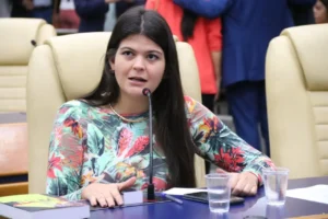 Aava reage a pedido de cassação do PSDB e afirma que saída do partido teve aval de Marconi Perillo