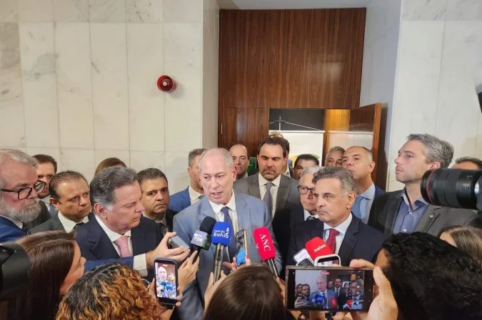 Aécio Neves convida Ciro Gomes para disputar Presidência pelo PSDB 2 Ciro Gomes