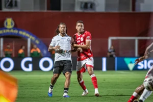 Racismo em campo gera reação internacional e pode punir Vila Nova