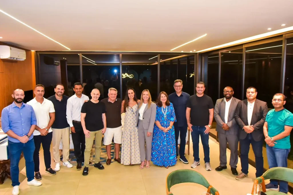 Celina Leão com apoiadores