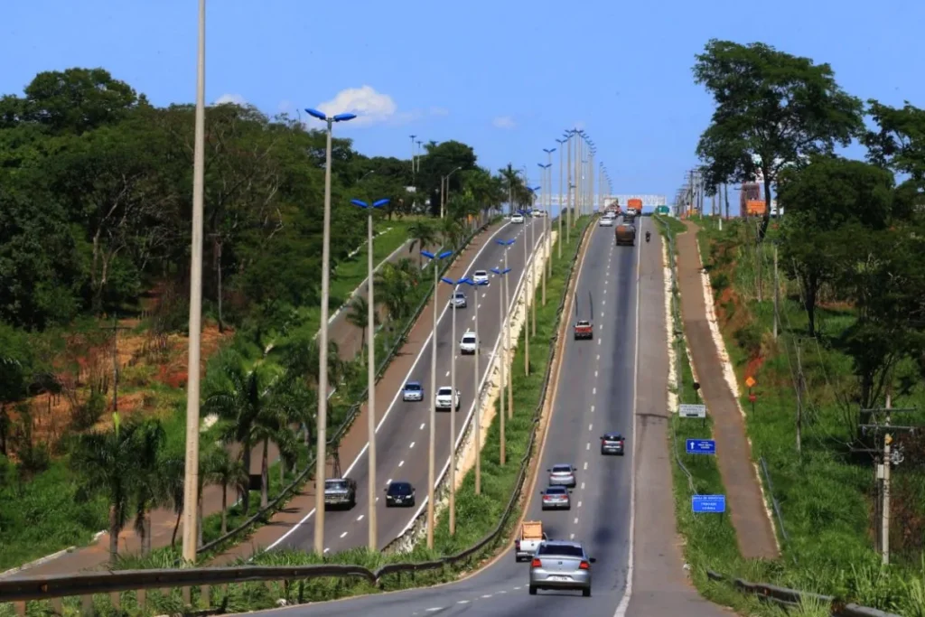 Interdição na GO-060 altera trânsito entre Trindade e Goiânia para obras no asfalto; veja 2 GO-060