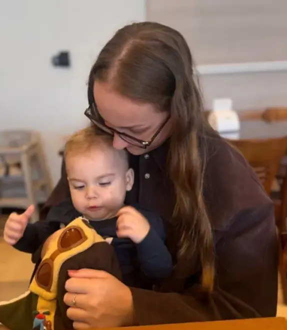 Viúvo de Isabel Veloso assume novo relacionamento e responde críticas nas redes 2 Lucas Borbas, 27, viúvo da influenciadora Isabel Veloso, que morreu em janeiro, assumiu uma nova relação nas redes sociais