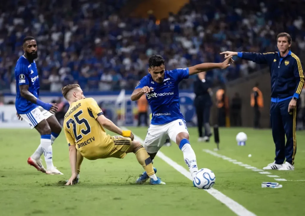 Cruzeiro denunciará casos de racismo da torcida do Boca Juniors à Conmebol