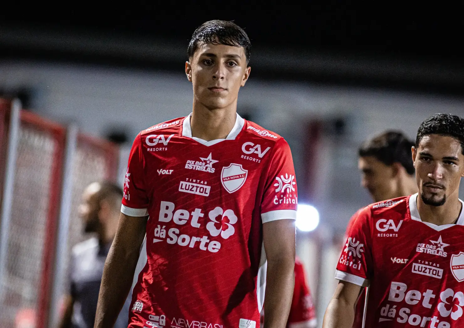 Vila Nova vira nos acréscimos, elimina Araguaína e avança à semifinal da Copa Centro-Oeste