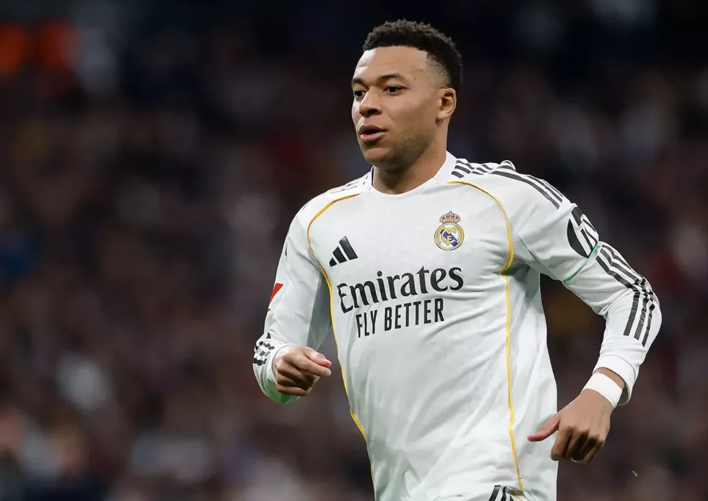 Mbappé sofre lesão muscular e preocupa França a dois meses da Copa do Mundo