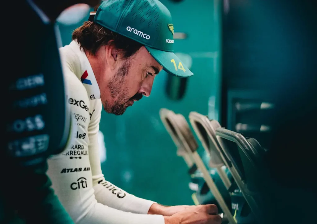 Fernando Alonso descarta aposentadoria e projeta continuidade na Fórmula 1 após 2026
