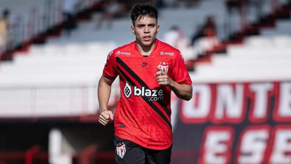 Atlético-GO sofre transferban da FIFA e não pode contratar pelas próximas 3 janelas de transferência
