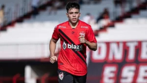 Atlético-GO sofre transferban da FIFA e não pode contratar pelas próximas 3 janelas de transferência