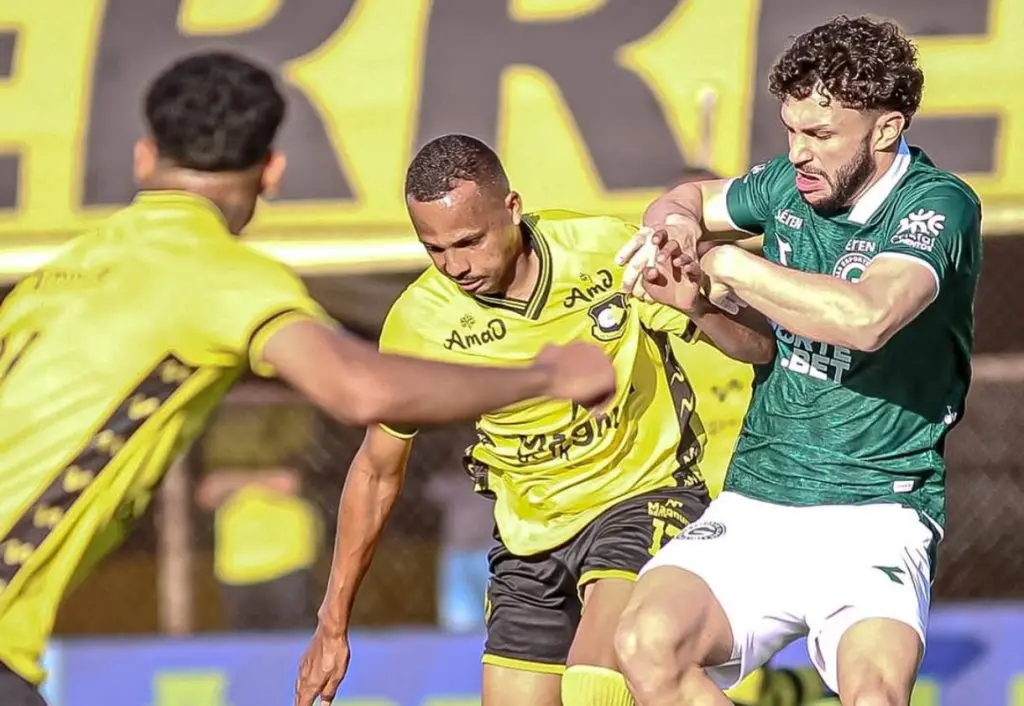 Goiás é derrotado pelo São Bernardo com gol nos acréscimos