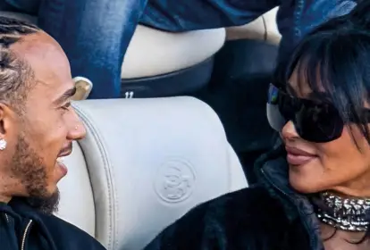 Lewis Hamilton e Kim Kardashian estão namorando 5 LEWIS HAMILTON KIM KARDASHIAN SUPER BOWL 2026 3.jpg