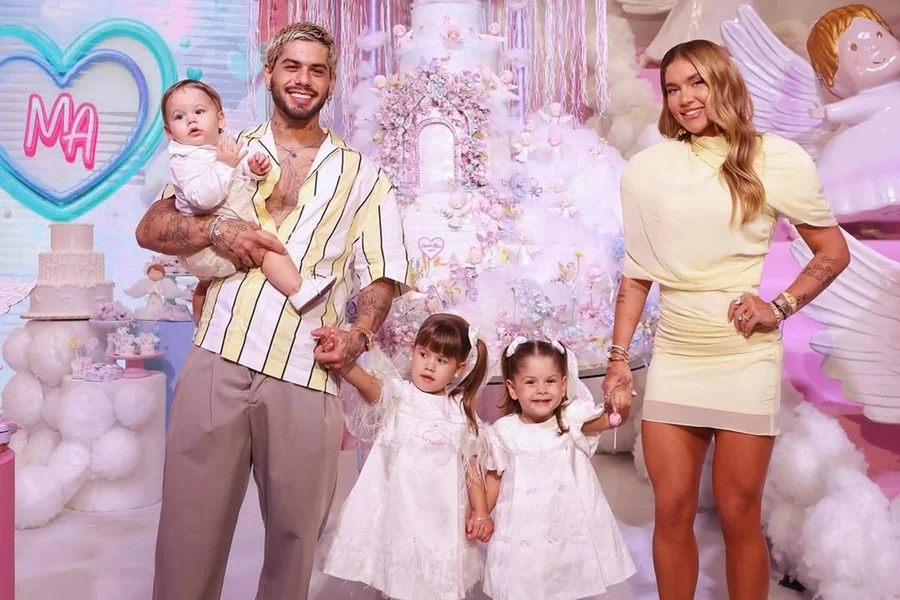 Virginia e Ze Felipe posam juntos no aniversario da filha Maria Alice 2