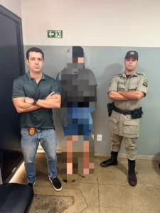 VÍDEO: Jovem é espancada por namorado dentro de carro em Goiânia