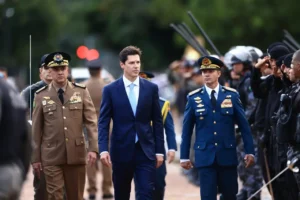 Daniel Vilela assume o governo e entra na disputa com a máquina na mão