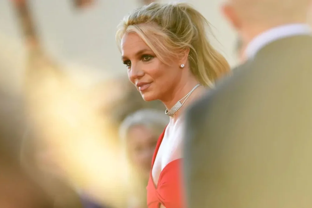 Britney Spears se interna em clínica de reabilitação