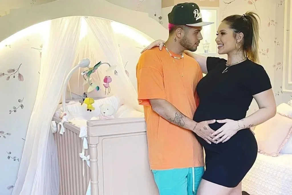 Após notificação, filha de Virginia aparece de uniforme escolar nas redes 2 Virginia