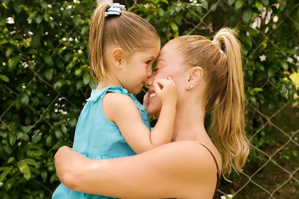 Após notificação, filha de Virginia aparece de uniforme escolar nas redes 3 virginia2 1