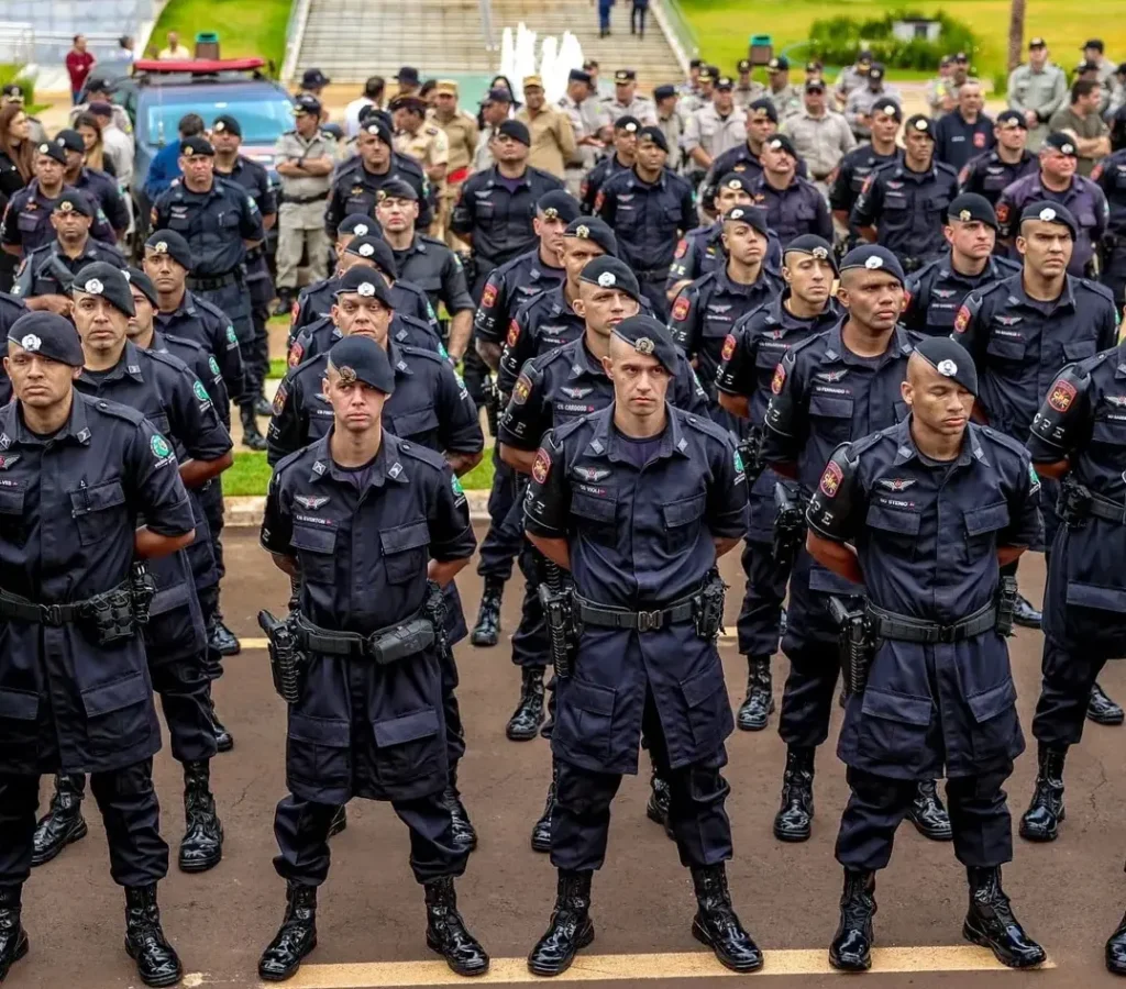 POLICIAIS
