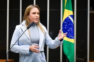 Celina Leão