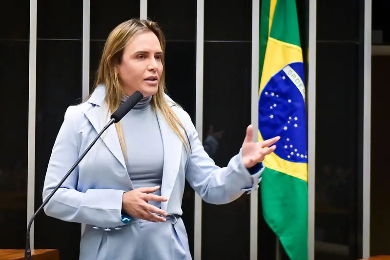 Celina Leão