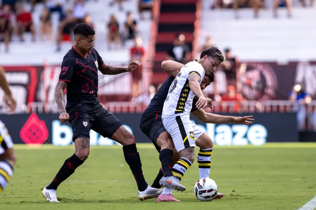 Atlético-GO pressiona, para em Alex Alves e perde para o líder São Bernardo na Série B