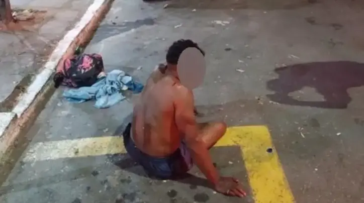 Homem é preso após esfaquear dois jovens durante briga generalizada no Centro de Goiânia