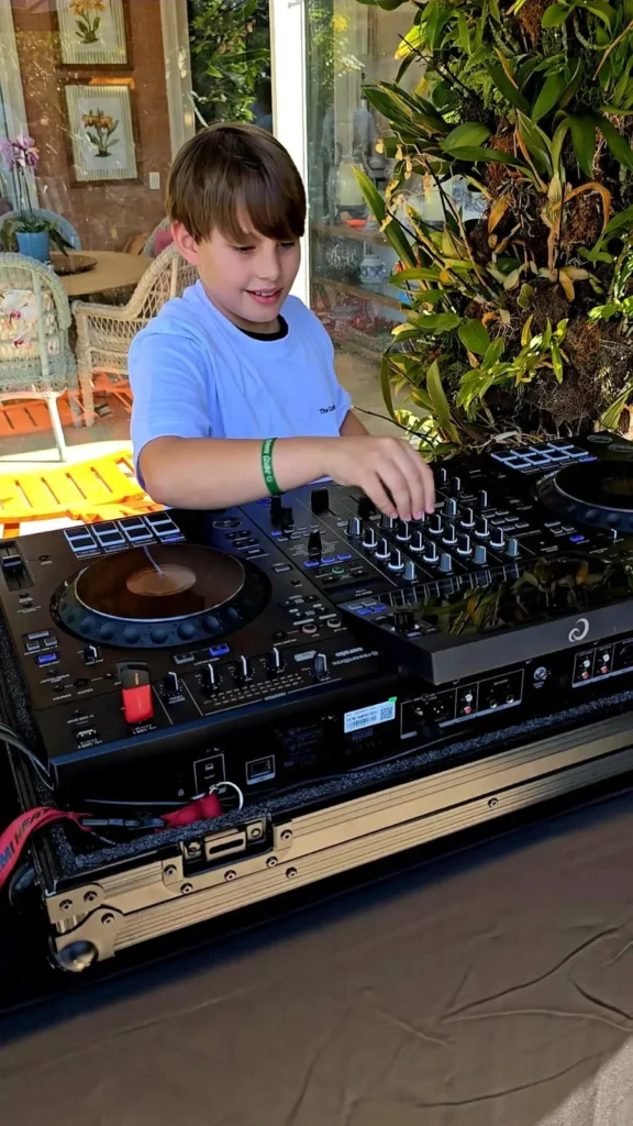 DJ