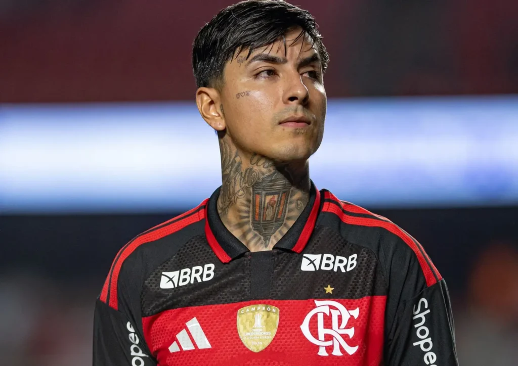 Clubes da MLS e do Catar sondam situação de Pulgar, do Flamengo