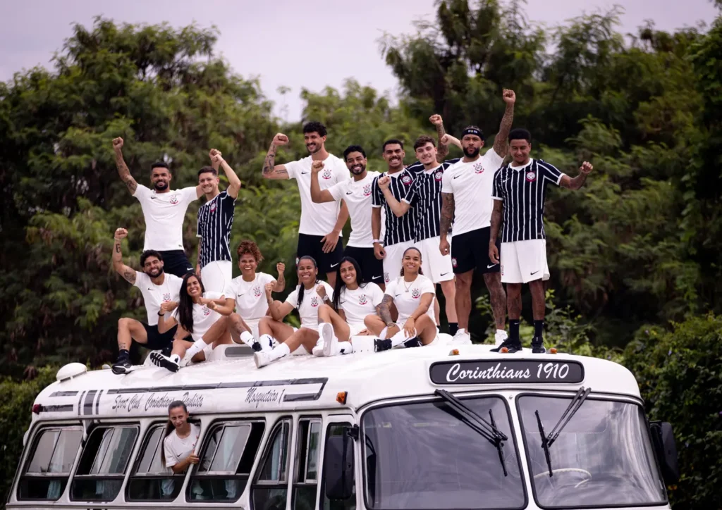 Corinthians lança uniformes 2026/27 inspirados na Invasão Corintiana de 1976