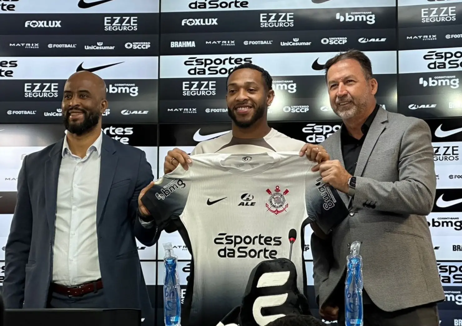 Fifa pune Corinthians por dívida na contratação de Martínez