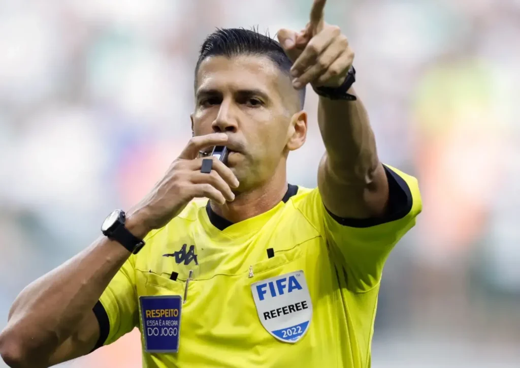 Bruno Arleu apita Atlético-GO x Goiás pela Série B