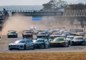 Após 537 dias, Stock Car volta a acelerar em Goiânia