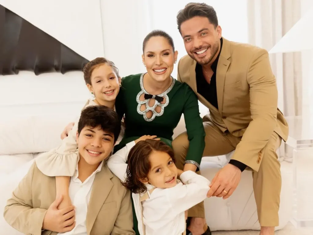 Em clima de fim de ano Wesley Safadao realiza ensaio fotografico em familia