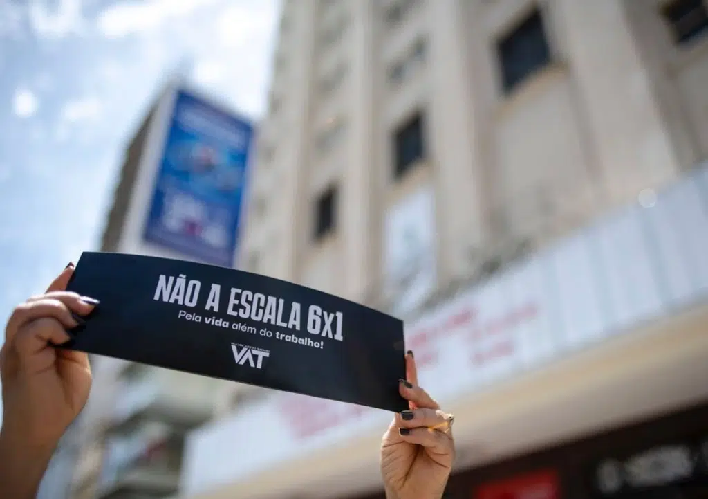 Comissão aprova PEC que reduz jornada de trabalho e acaba com escala 6×1 3 IMG 0581 1024x721 1