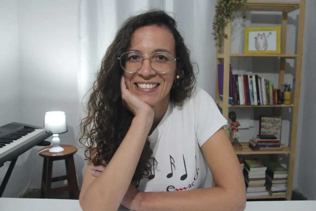 Vivian de Castro ministra vivencia de Cantoterapia
