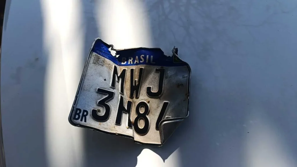 PM encontra placas enterradas e desmonta esquema de motos furtadas em Goiânia