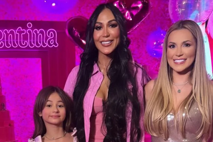 Deolane é indiciada no dia do aniversário da filha e irmã faz desabafo nas redes