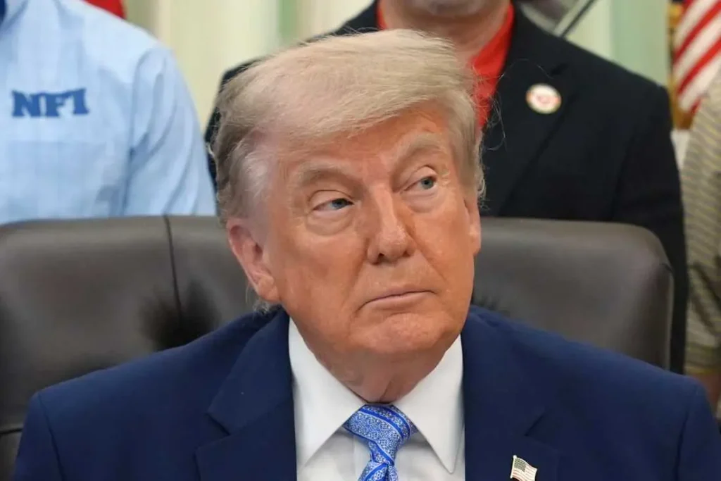 Estrangeiros deverão deixar os EUA para pedir Green Card, decide Trump