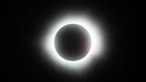 Eclipse solar vai provocar até 6 minutos de escuridão total; veja quando acontece