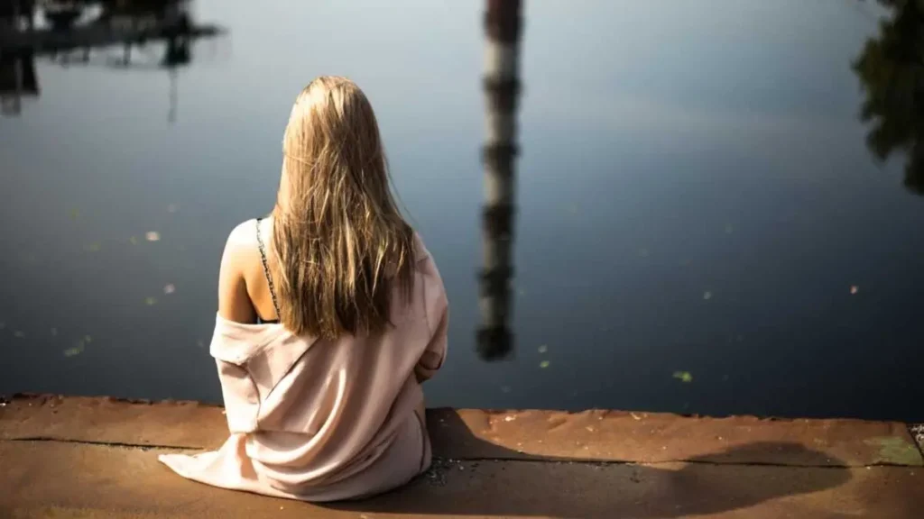 O que as pessoas que preferem silêncio revelam sobre equilíbrio emocional e inteligência social 3 pessoas que gostam de silencio