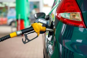 Petrobras anuncia reajuste da gasolina, mas aumento ao consumidor deve ser de apenas R$ 0,04 por litro