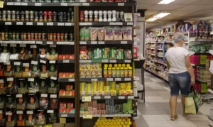 Justiça mantém funcionamento de supermercados aos domingos em Goiás
