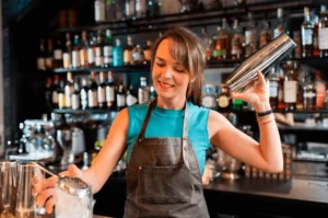 Emprego em bares e restaurantes cresce com alta das vendas no Brasil