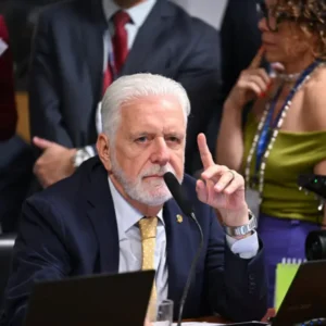 Bancada do PT sai em defesa de Jaques Wagner e volta a cobrar CPMI do Banco Master