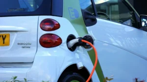 Busca por elétricos usados dispara e aquece mercado de seminovos