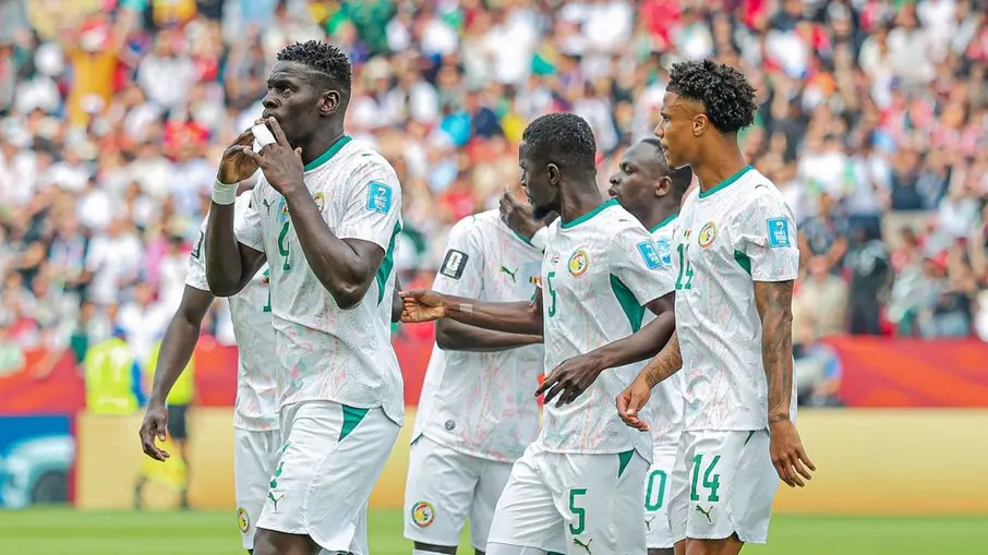 Senegal goleia o Iraque e mantém vivo o sonho de classificação na Copa do Mundo